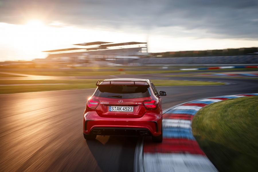  Mercedes-AMG A45 4Matic 2015 года  (фото 15 из 41)